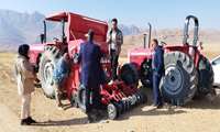 آغاز کشت در مزرعه الگویی کشاورزی حفاظتی روستای کردشامی استان چهارمحال وبختیاری 
